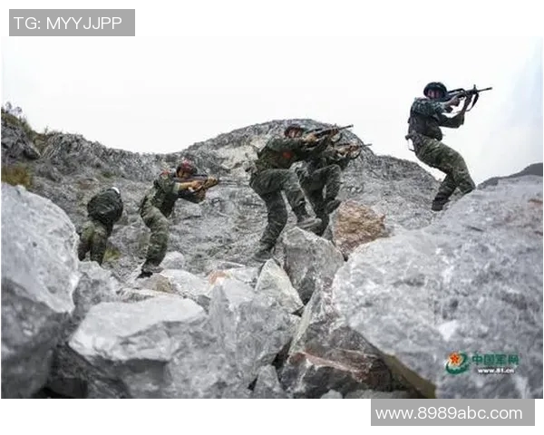 重庆网球队边路渗透战术解析与实战应用研究