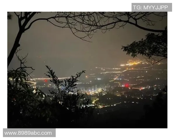 男神头像足球明星高清图片分享展现魅力与风采的完美瞬间 男神头像足球明星高清图片分享展现魅力与风采的完美瞬间