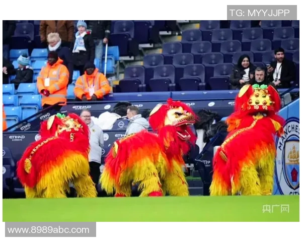 足球明星与舞狮文化的完美结合高清图片欣赏 足球明星与舞狮文化的完美结合高清图片欣赏